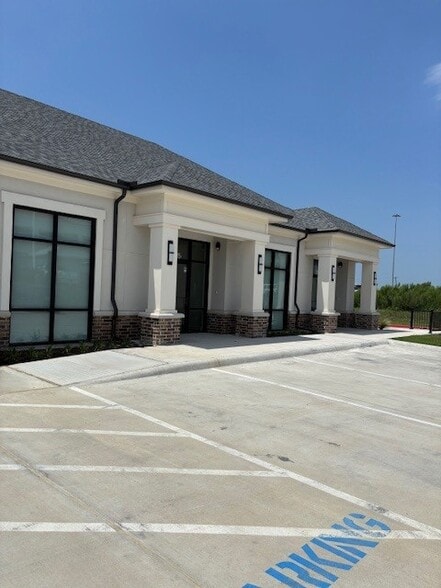 More Photos Of 3117 Bailey Dr, Fort Worth Medical For Sale