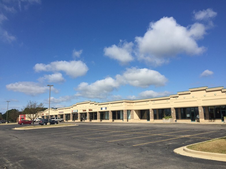 More Photos Of 1024-1060 E Commerce Blvd, Slinger Unknown For Lease
