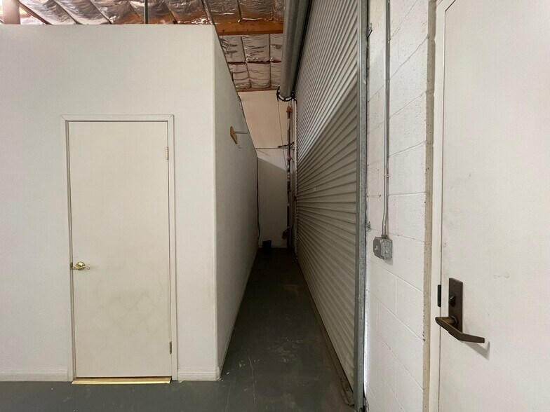 More Photos Of 77570 Springfield Ln, Palm Desert Warehouse For Lease