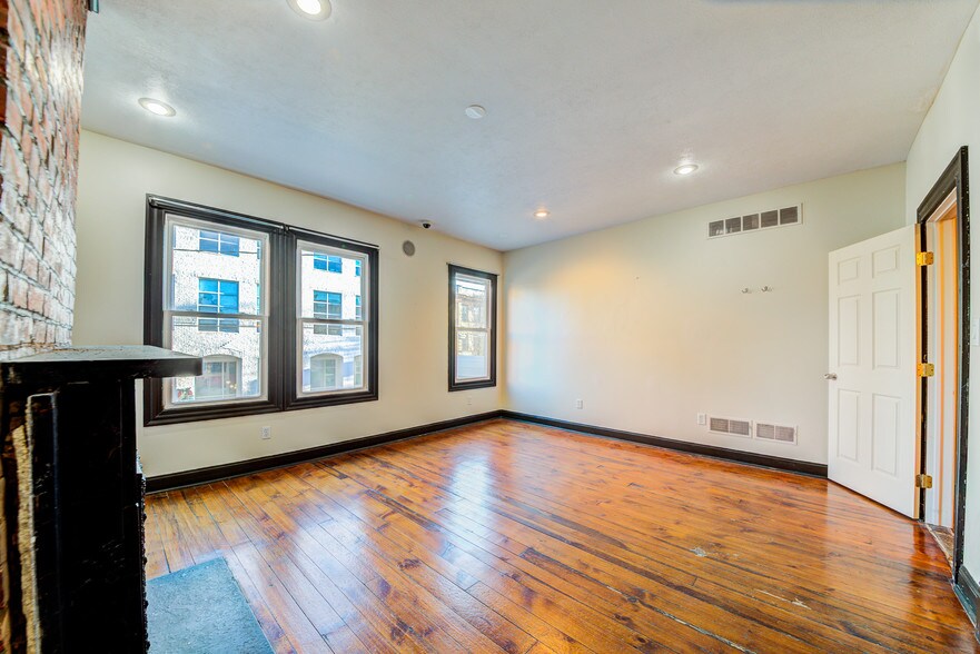 More Photos Of 5817 Ellsworth Ave, Pittsburgh Storefront Retail Office For Lease