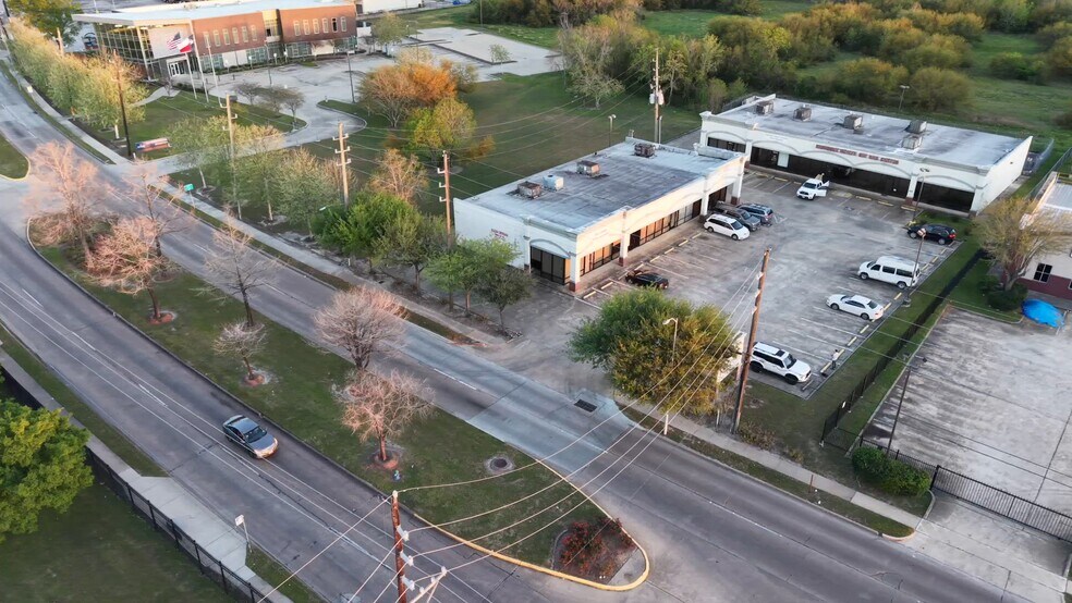 More Photos Of 8875 W Bellfort St, Houston General Retail For Lease