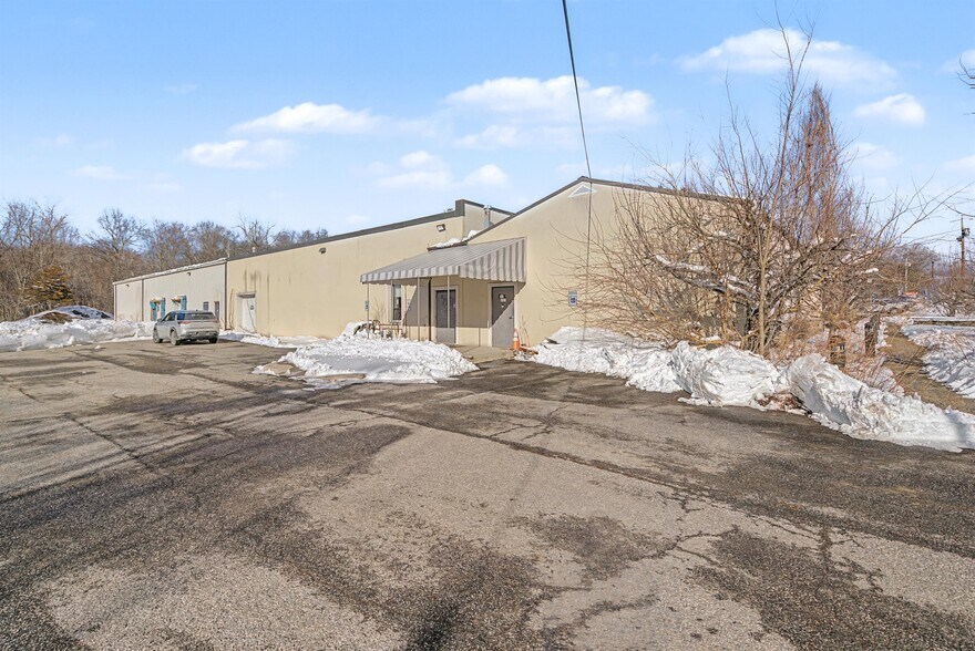 More Photos Of 688 Route 17K, Montgomery Warehouse For Lease