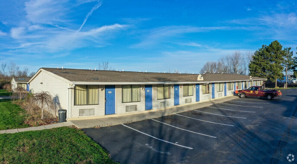 Primary Photo Of 870 US-42 NE, London Hotel For Sale