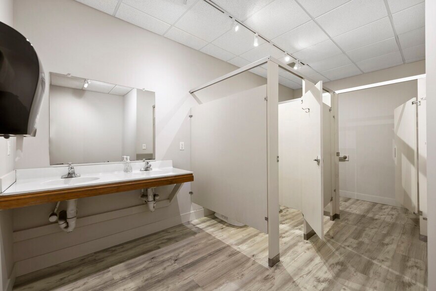 More Photos Of 110 Commercial Blvd, Flat Rock Manufacturing For Sale
