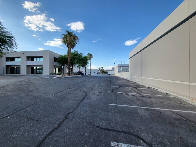 More Photos Of 3326 Ponderosa Way, Las Vegas Warehouse For Lease