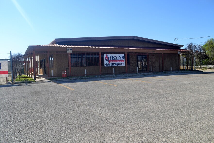 More Photos Of 3439 Roosevelt Ave, San Antonio Service For Lease