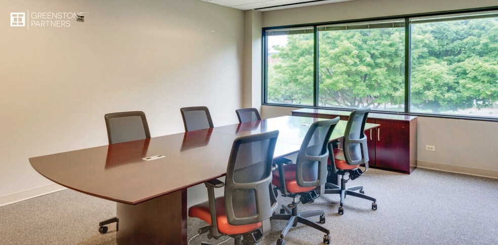 More Photos Of 387 Shuman Blvd, Naperville Medical For Lease