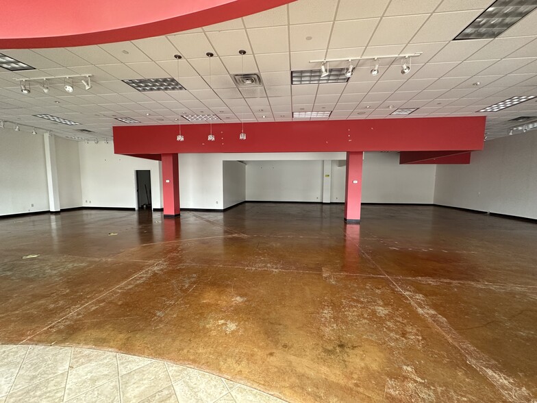 More Photos Of 1290 E County Line Rd, Ridgeland Storefront For Lease