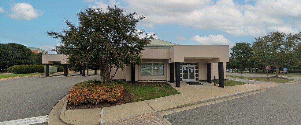 Primary Photo Of 4020 Cox Rd, Glen Allen Bank For Sale
