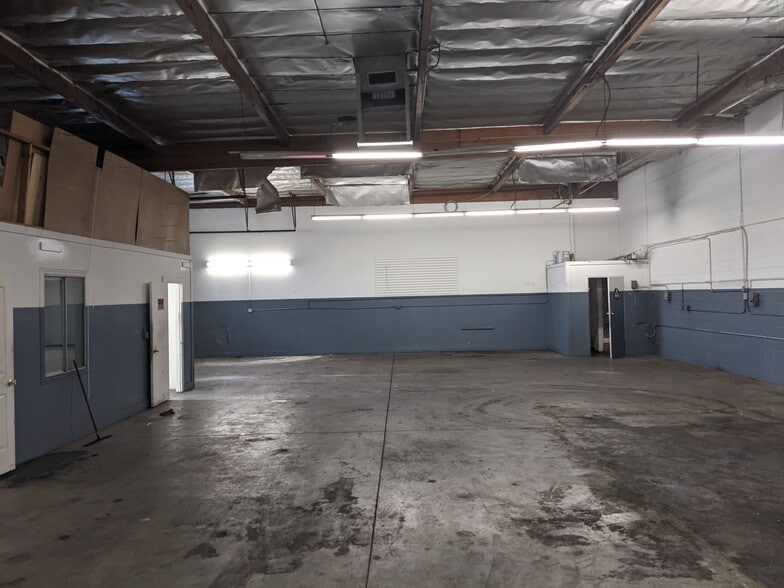 More Photos Of 10861-10867 Penrose St, Sun Valley Auto Repair For Lease