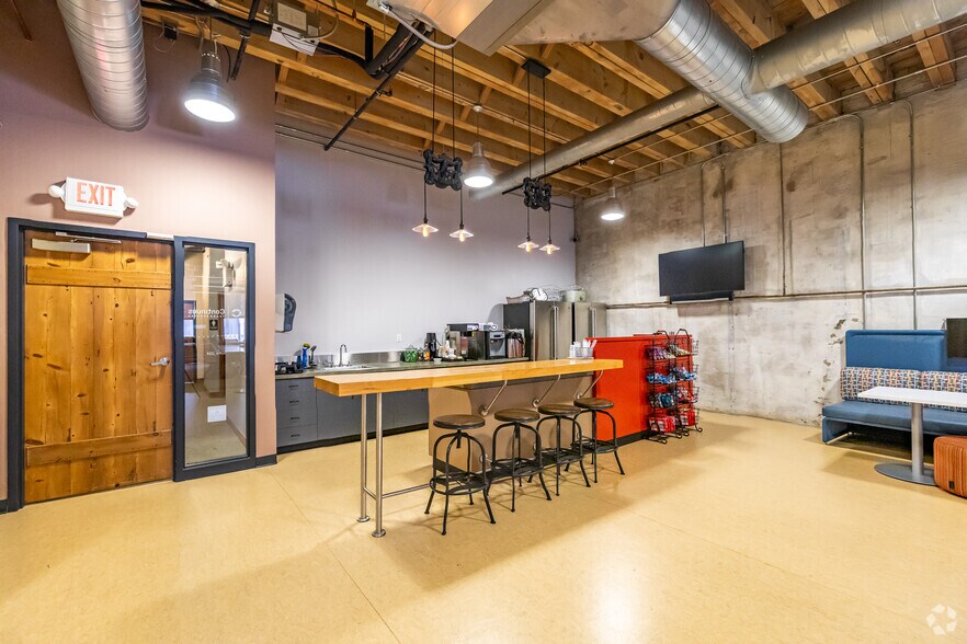 More Photos Of 301-315 N Broadway, Milwaukee Office For Lease