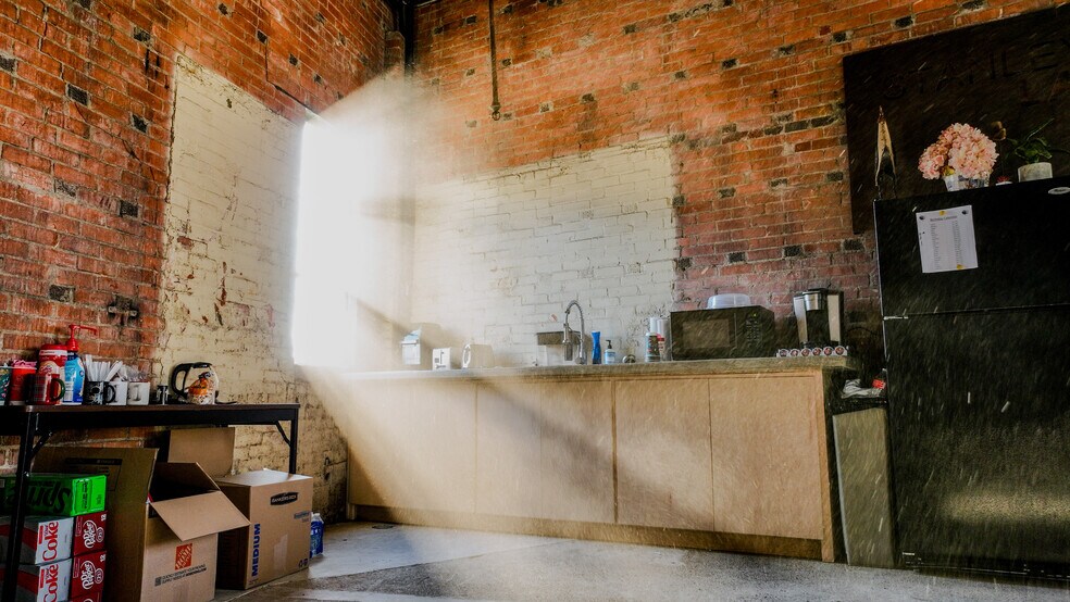 More Photos Of 10 N Milby St, Houston Warehouse For Lease