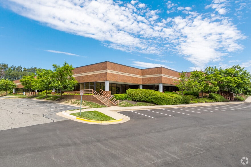 More Photos Of 8500 Cinder Bed Rd, Lorton Unknown For Lease