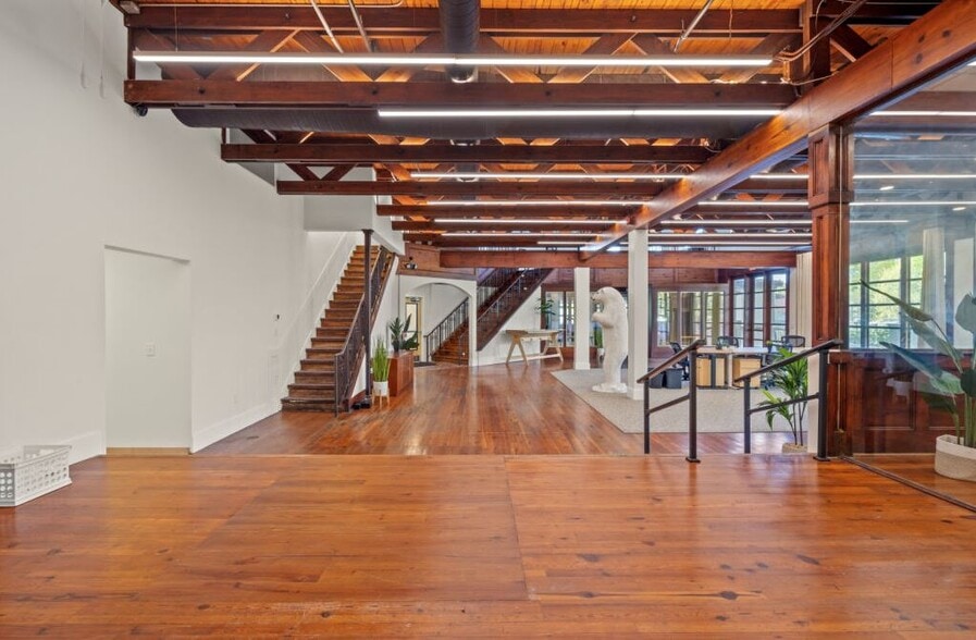 More Photos Of 1028 Johnnie Dodds Blvd, Mount Pleasant Restaurant For Sale