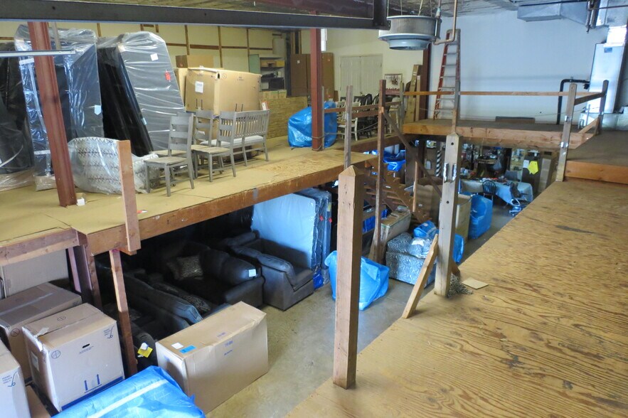 More Photos Of 16 Graybill Rd, Leola Freestanding For Lease