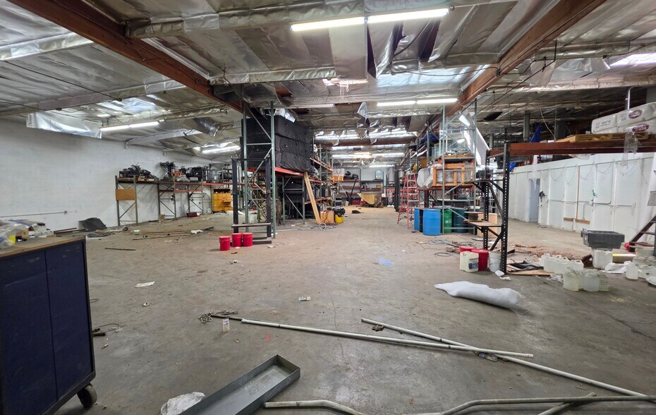 More Photos Of 8942 Lankershim Blvd, Sun Valley Manufacturing For Lease