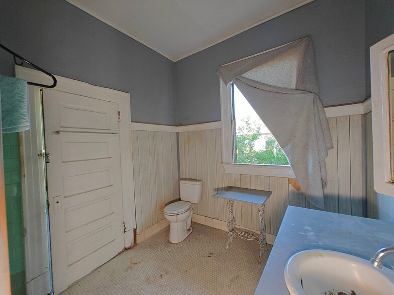 More Photos Of 2020 N Main St, Jacksonville Specialty For Sale