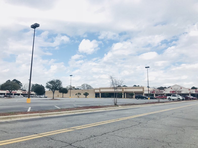 More Photos Of 1200-1320 S Madison Ave, Douglas Storefront For Lease