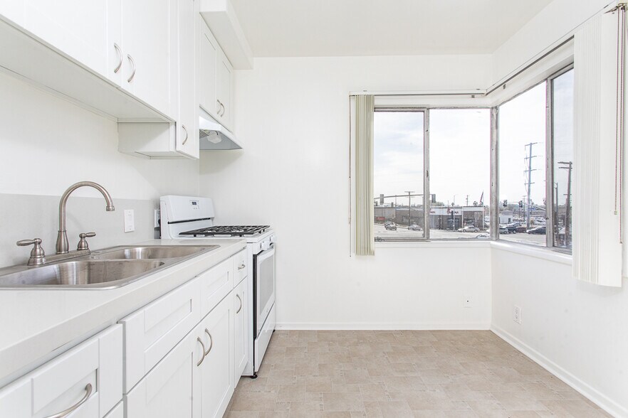 More Photos Of 632 W Hillsdale St, Inglewood Apartments For Sale