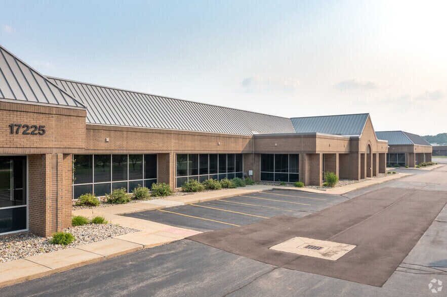 More Photos Of 17225 Federal Dr, Allen Park Research And Development For Sale