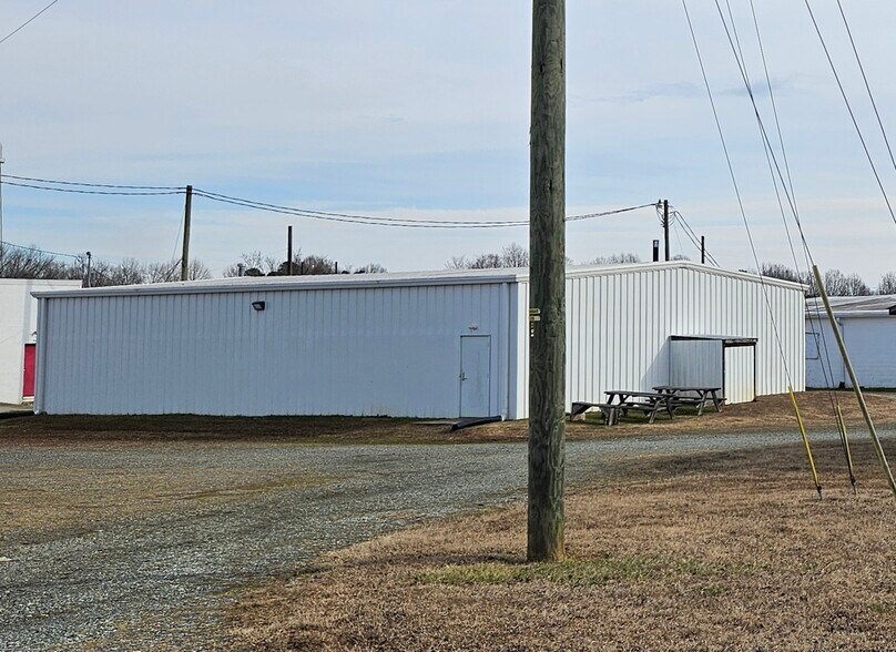 More Photos Of 206 E Frazier Ave, Liberty Unknown For Lease