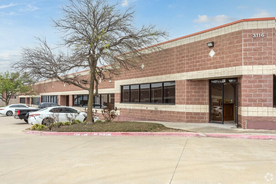 More Photos Of 3116 Kellway Dr, Carrollton Showroom For Sale