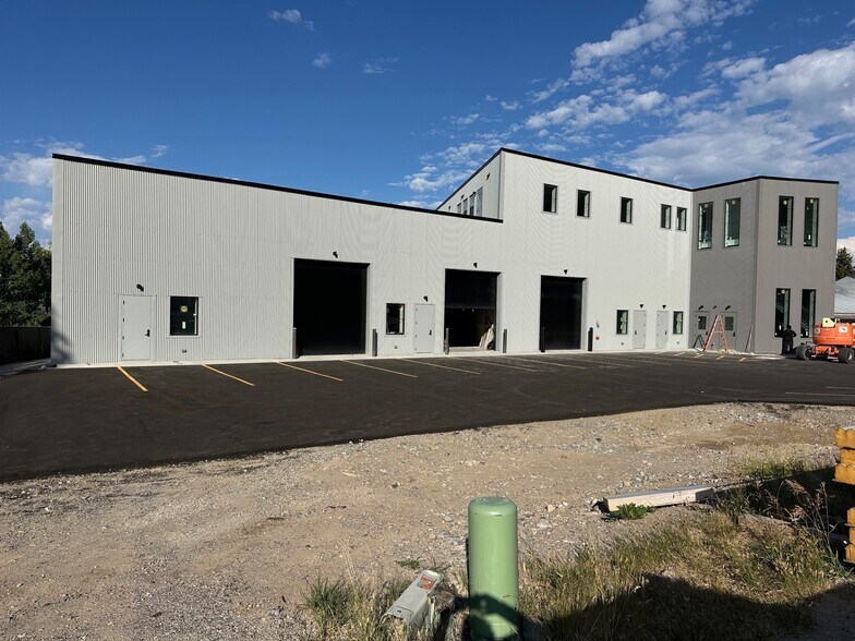 Primary Photo Of 3555 Park Dr, Jackson Service For Lease