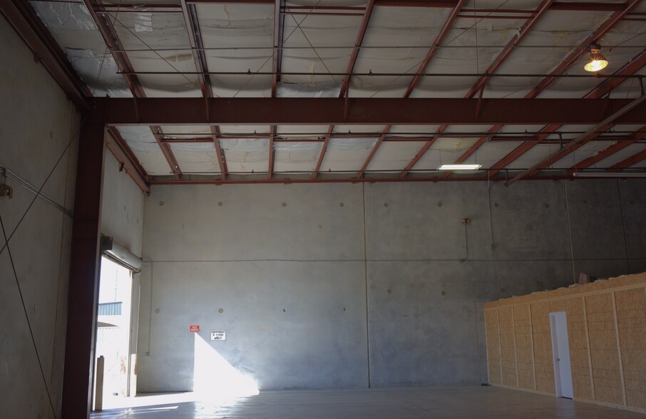 More Photos Of 2004 Lamar Dr, Round Rock Warehouse For Sale