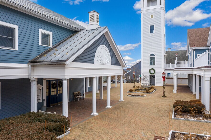 More Photos Of 600 Clock Tower Cmn, Brewster Village Office For Lease