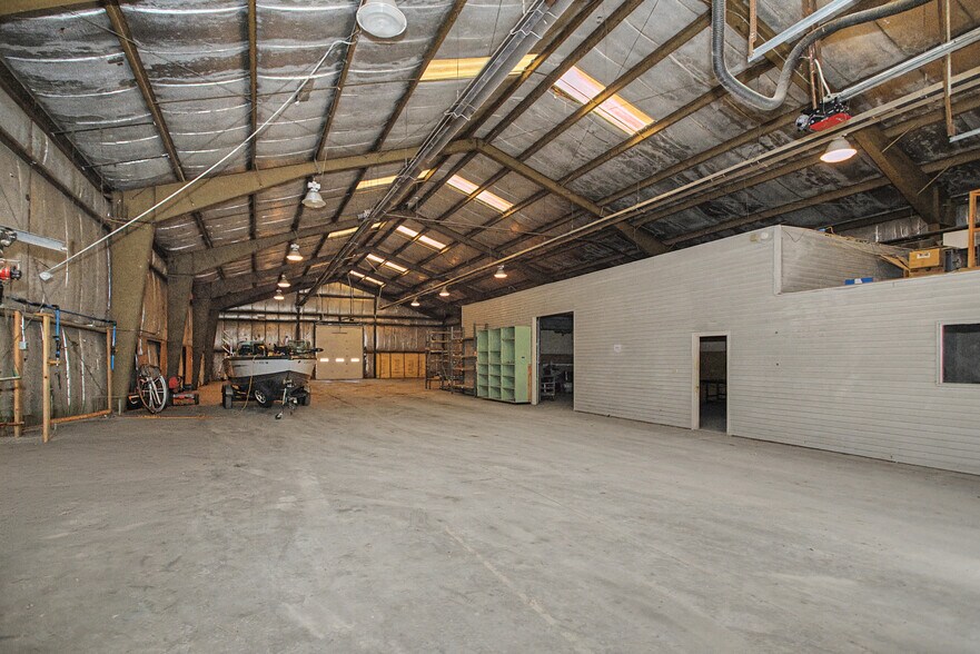More Photos Of 1003 S 12th St, Marshalltown Industrial For Sale