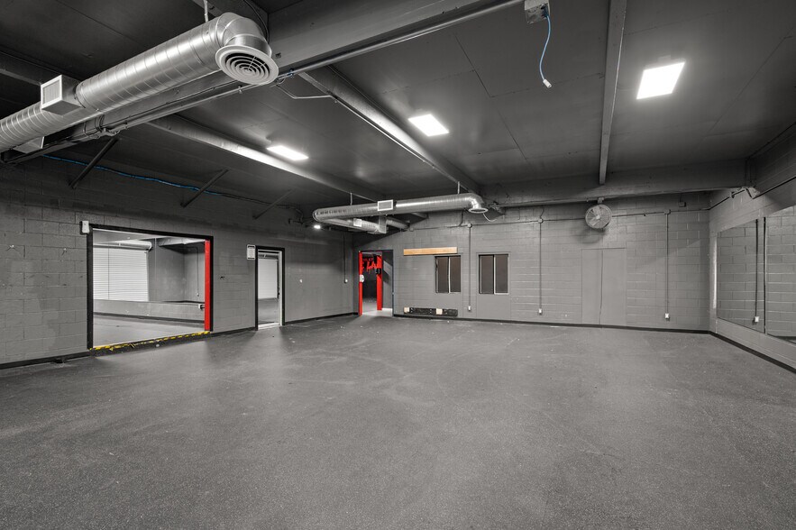 More Photos Of 8020 Ronson Rd, San Diego Warehouse For Lease