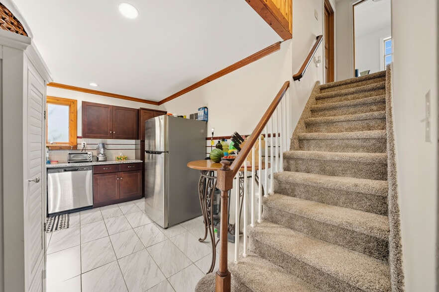 More Photos Of 40 Amboy Rd, Old Bridge Flex For Sale