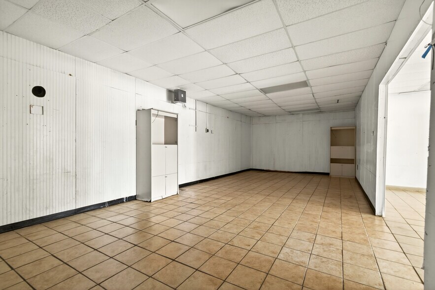 More Photos Of 815 E Moore Ave, Terrell Storefront Retail Office For Sale