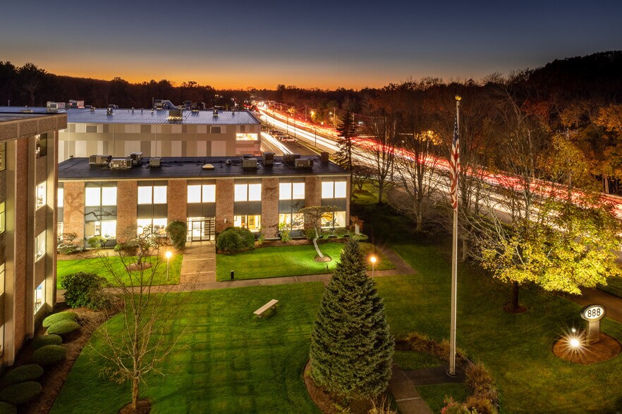 More Photos Of 888 Worcester St, Wellesley Office For Lease