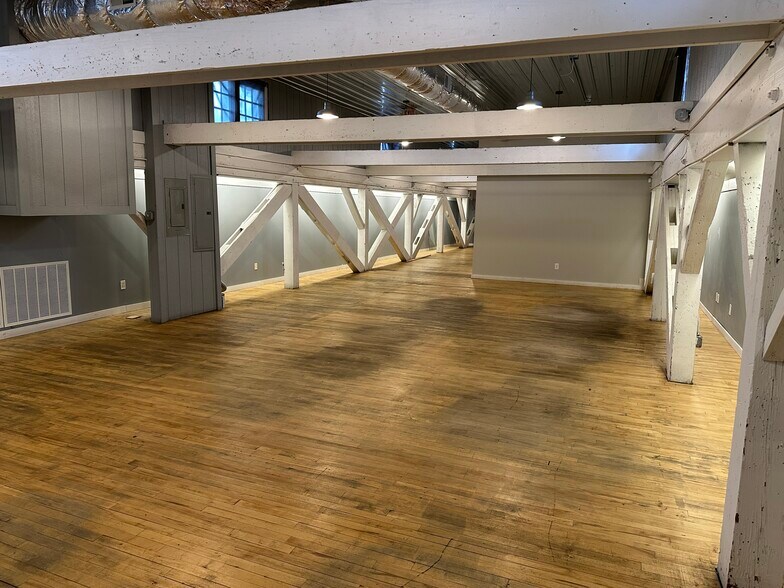 More Photos Of 9130 Otis Ave, Indianapolis Flex For Lease