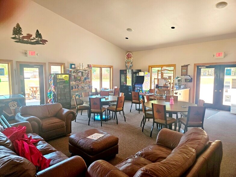More Photos Of 4702 Hi Pines Ln, Eagle River Trailer Camper Park For Sale