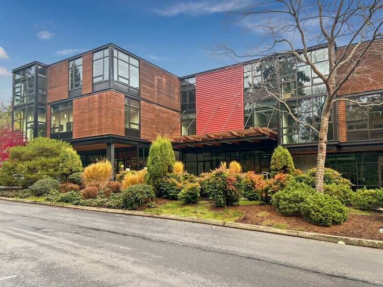 More Photos Of 100 Ravine Ln NE, Bainbridge Island Coworking Space