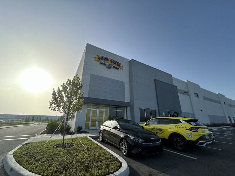 More Photos Of 6195 Tri County Commerce Way, Fort Myers Warehouse For Lease