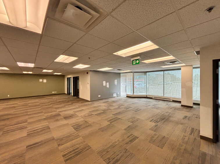 More Photos Of 405 Britannia Rd E, Mississauga Light Distribution For Lease