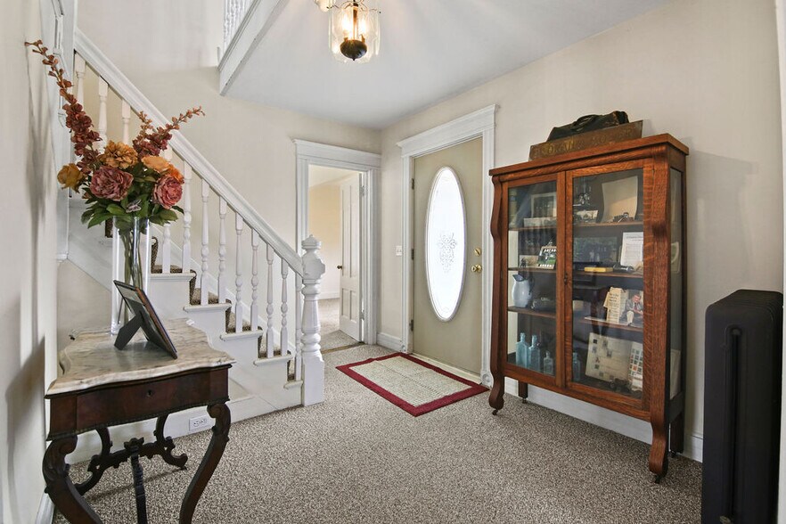 More Photos Of 18 Elm St, Rocky Hill Office Residential For Sale