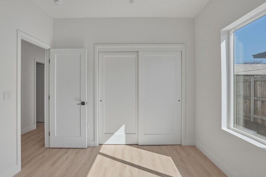 More Photos Of 1646 Clinton St, Delano Multifamily For Sale