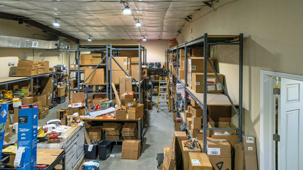 More Photos Of 1818 Greenleaf Ln, Leesburg Warehouse For Sale