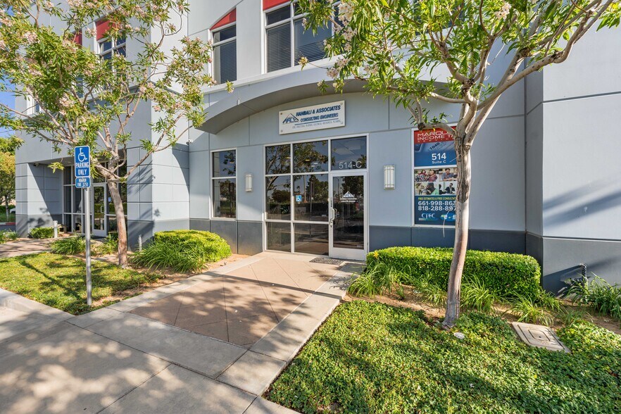 More Photos Of 514 Commerce Ave, Palmdale Medical For Sale