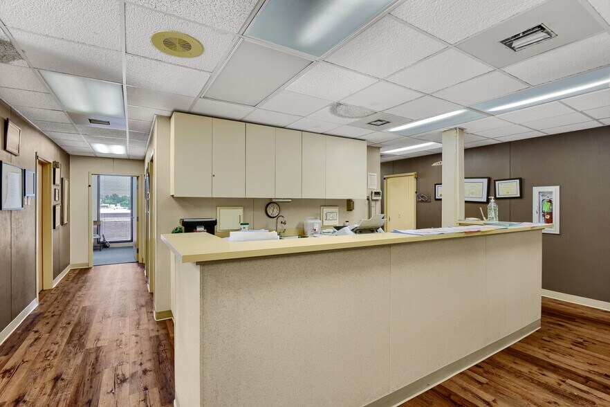 More Photos Of 425 N Highland Ave, Sherman Medical For Sale