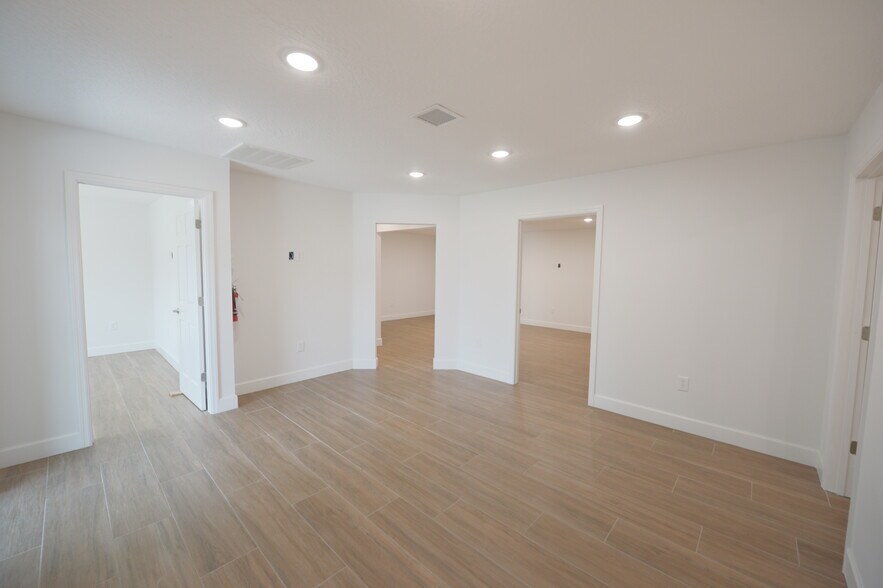 More Photos Of 425 S Wickham Rd, Melbourne Flex For Sale