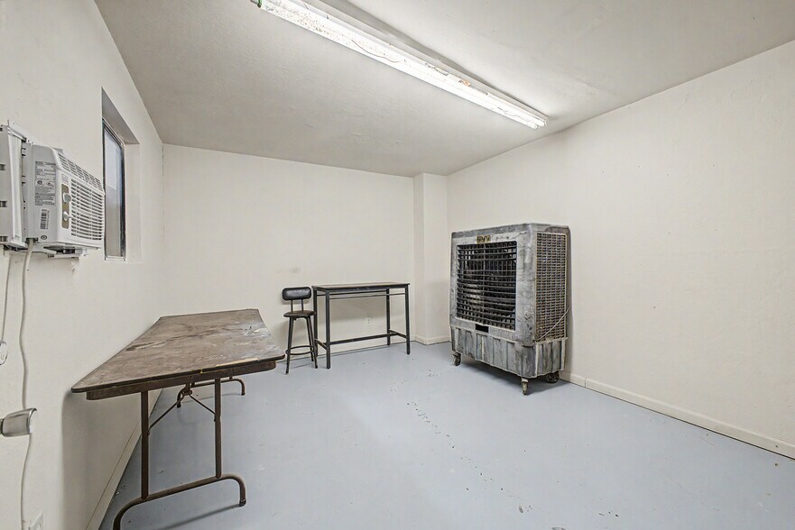 More Photos Of 3050 W 4th Ave, Apache Junction Warehouse For Lease
