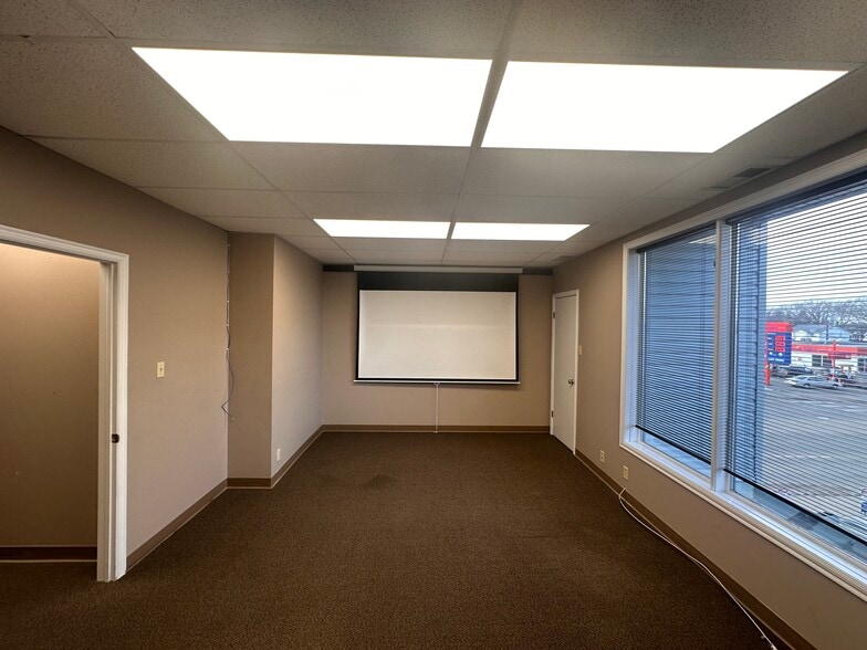 More Photos Of 10607-10615 82 St NW, Edmonton Office For Lease