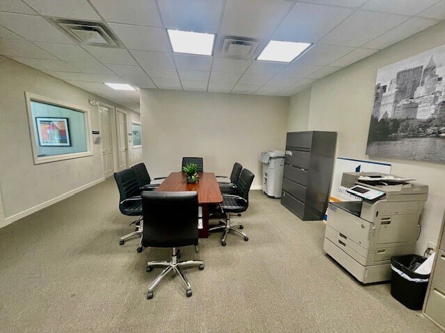 More Photos Of 784 Wall St, O'Fallon Office For Sale