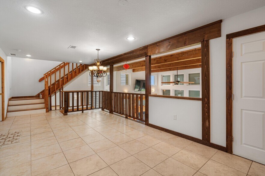 More Photos Of 804 Bay Ave, Kemah Specialty For Sale