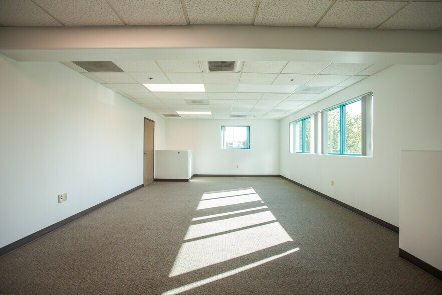 More Photos Of 29755-29757 SW Boones Ferry Rd, Wilsonville Office For Sale